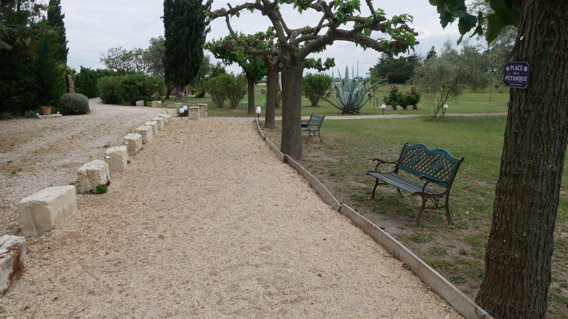 Mas Maurane-Roulotte Avec Spa Prive Aux Portes D'Arles Tarascon Kültér fotó