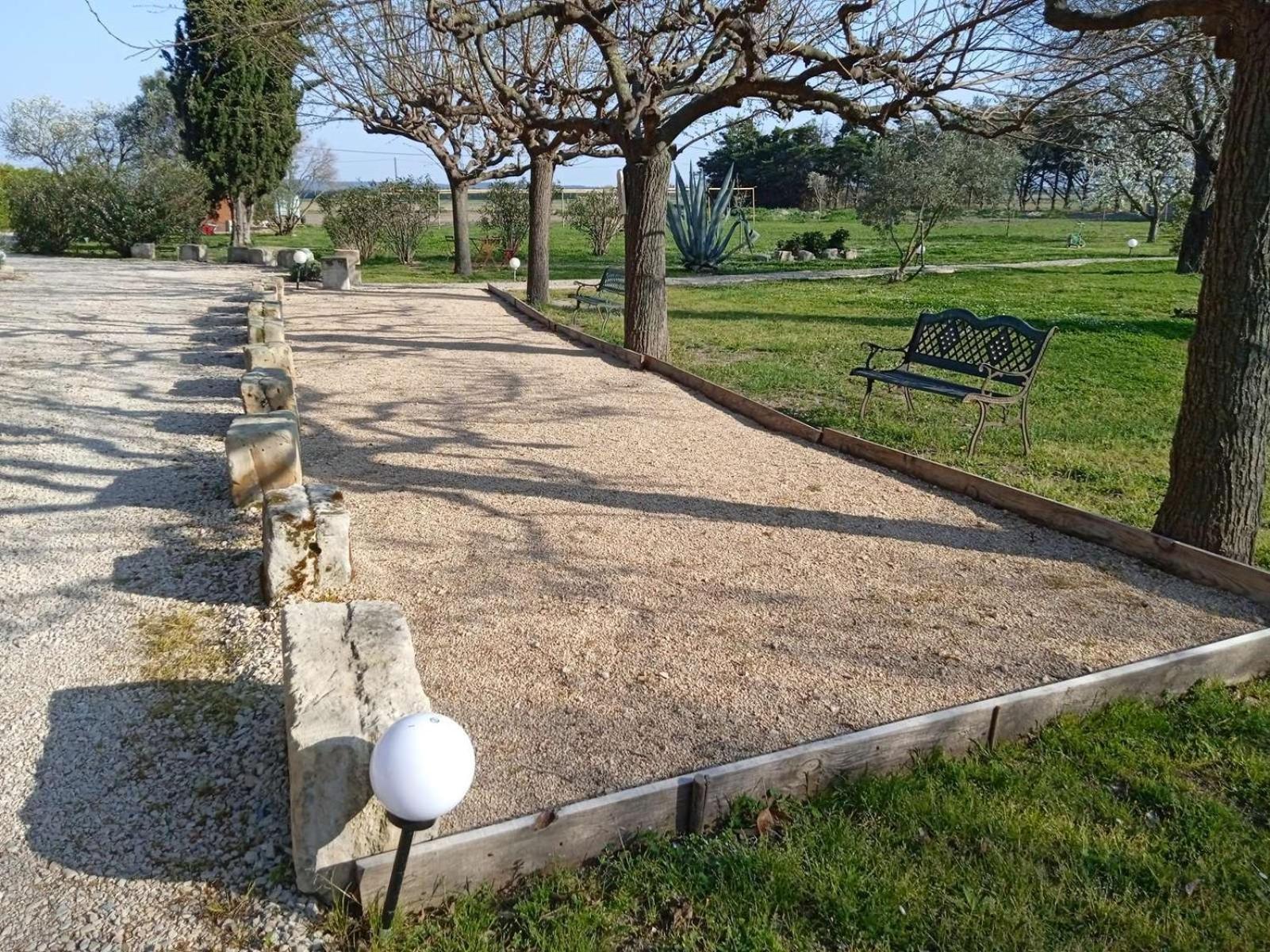 Mas Maurane-Roulotte Avec Spa Prive Aux Portes D'Arles Tarascon Kültér fotó